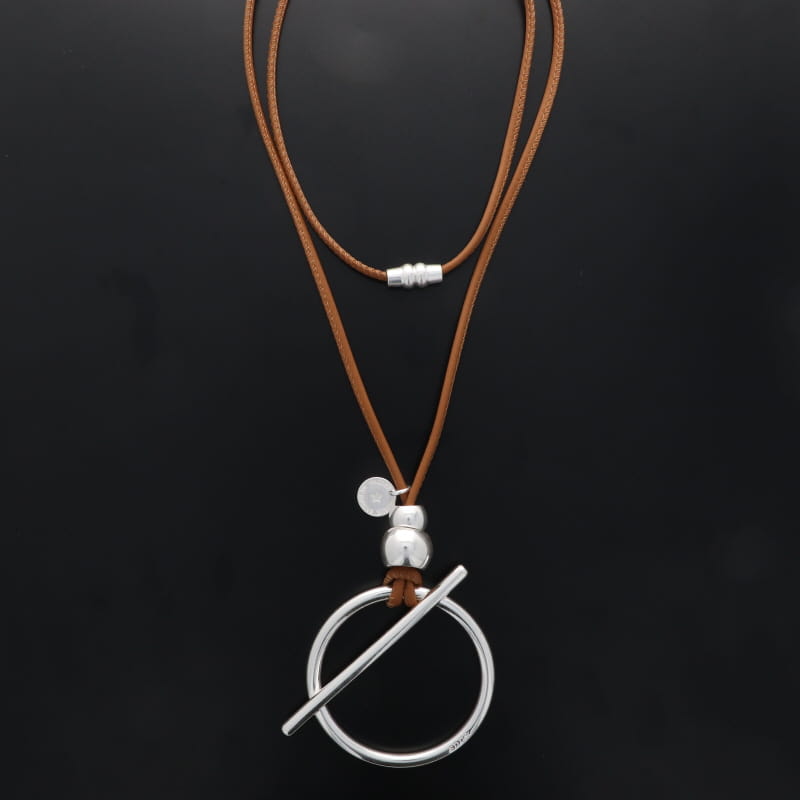 Collier Baroque Avec Pendentif Rond émail Sur Cordon Cuir - Thème Chakra - Occasion Vintage